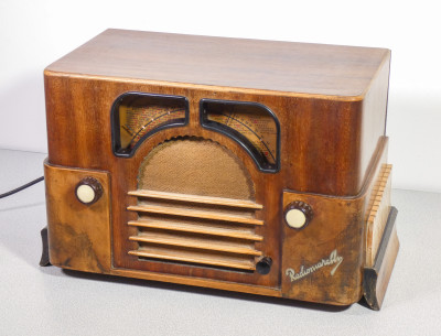 Radiomarelli depoca DAMAYANTE II, mobile in legno. Italia, 1934/1935