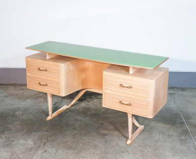 Mobile toilette, console scrivania di design italiano nello stile di V. Valabrega. Legno laccato e piano in vetro. Italia, Anni 40
